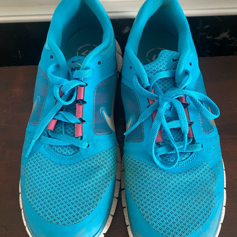 N7 Nike Women’s Sneakers Size 10